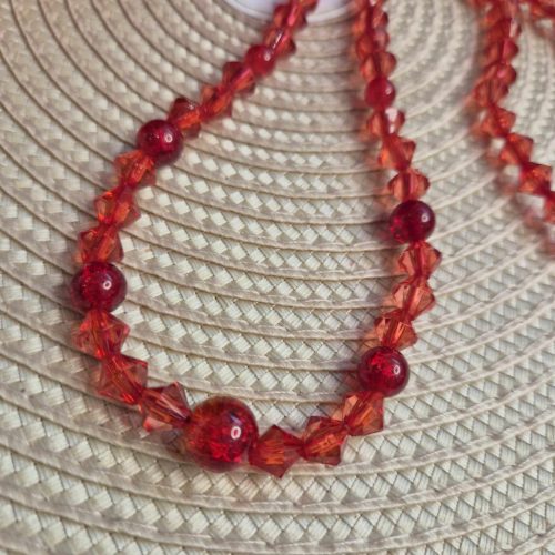 Piros acryl gyöngy nyaklánc.