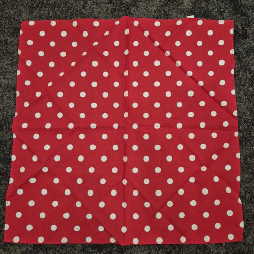 Piros pöttyös pamut kendő, közepes méret.