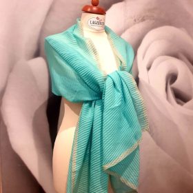   Csipke szélű pliszé stóla, kendő rózsaszín vagy türkiz színben.