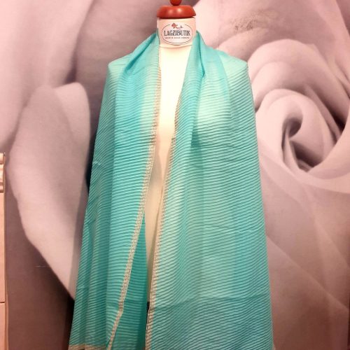 Csipke szélű pliszé stóla, kendő rózsaszín vagy türkiz színben.