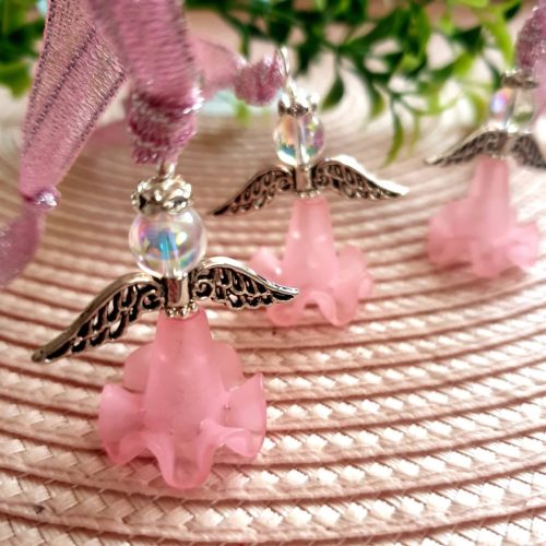 Angyalka porcelán szoknyában függődísz, aura gyönggyel.