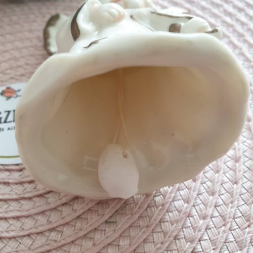 Porcelán angyalka hegedűvel függődísz, csengő.