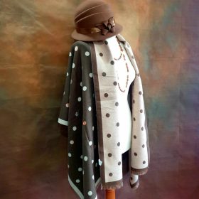  Kasmír, pöttyös stóla, vállkendő.