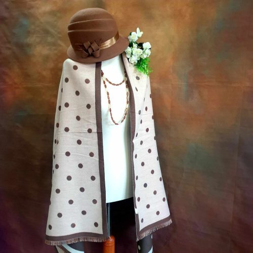  Kasmír, pöttyös stóla, vállkendő.