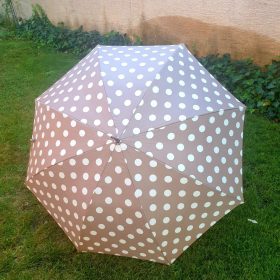 Nagypöttyös esernyő