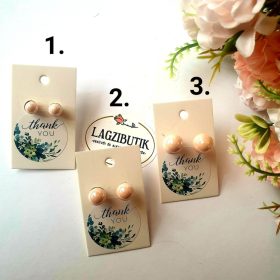   Púderszínű gyöngy, bedugós fülbevaló, többféle méretben.