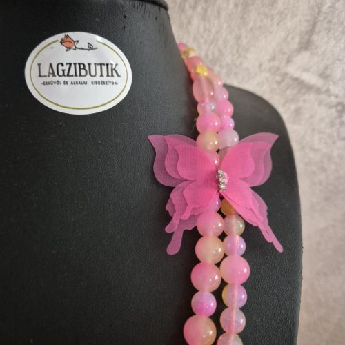 Púder színű, kétsoros gyöngy nyaklánc-karkötő szett.