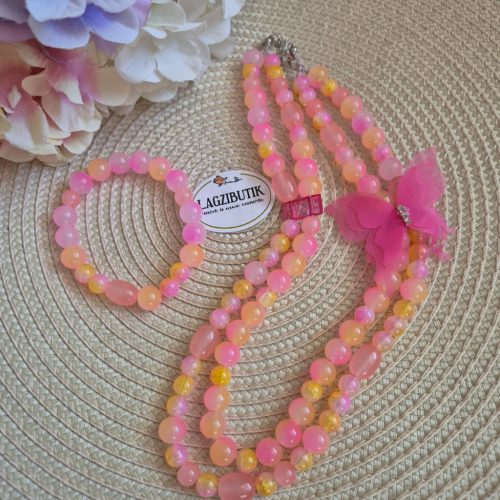 Púder színű, kétsoros gyöngy nyaklánc-karkötő szett.