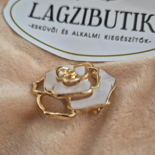 Rózsa bross, kitűző.
