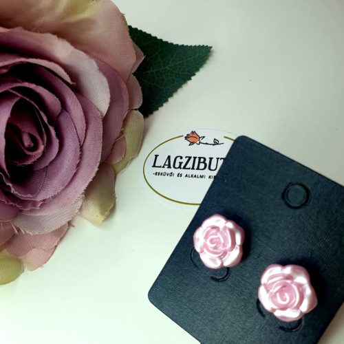 Rózsa, romantikus, bedugós fülbevaló.