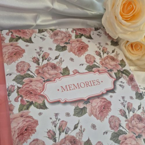 Rózsás, nagyalakú fényképalbum.