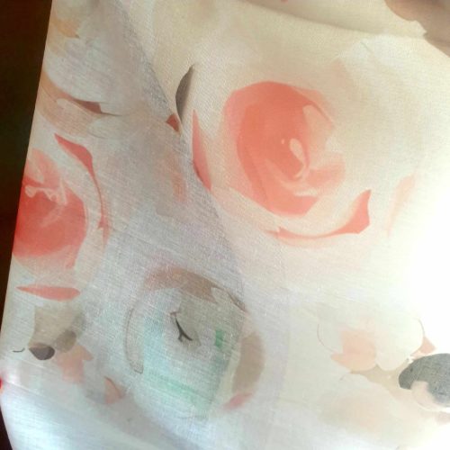 Rózsás stóla, romantikus stílusban.