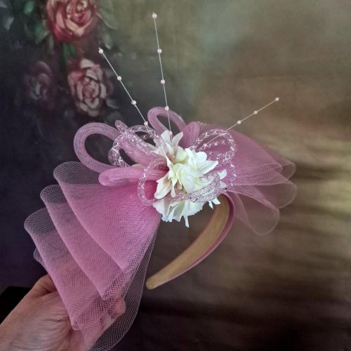 Rózsaszín hajpánt, fejdísz.