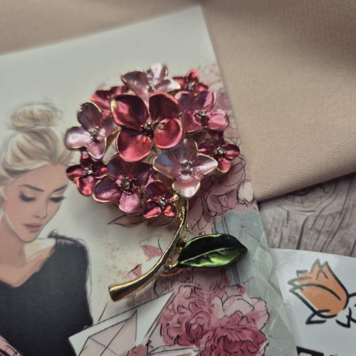 Rózsaszín hortenzia bross, kitűző.