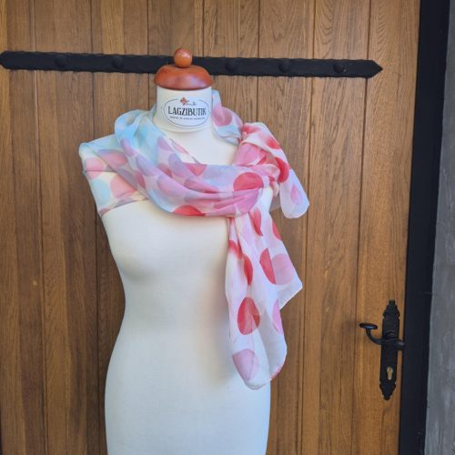 Rózsaszín stóla karikákkal.