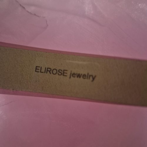 Rózsaszín selyemrózsás fejpánt strasszokkal.