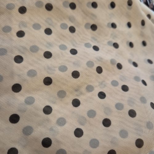 Pöttyös sifonkendő kétféle színben.