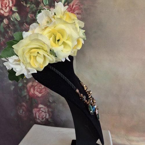 Sárga rózsás fejdísz, fejpánt.