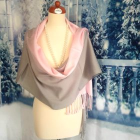   Stóla, vállkendő, sál, szürke-rózsaszín ombre színben, rojtokkal.