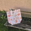 Virágos strandtáska, szatyor kétféle színben.