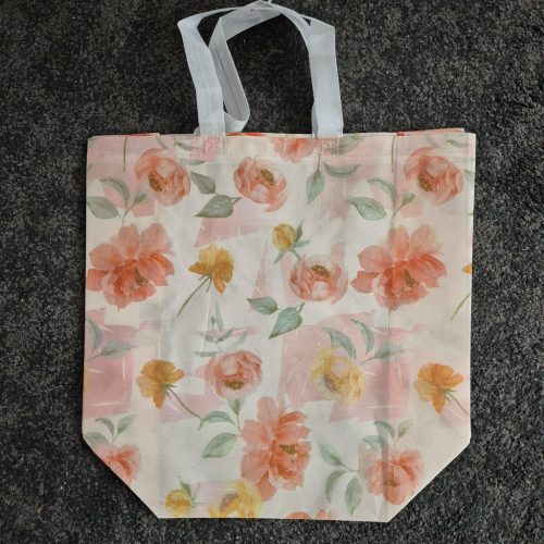 Virágos strandtáska, szatyor kétféle színben.