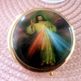   Szelence Jézussal, ékszertartó, rózsafüzértartó, gyógyszertartó.