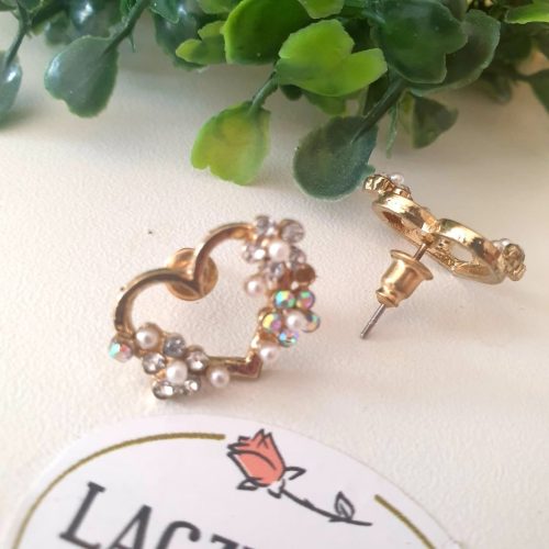 Szív  formájú köves fülbevaló.