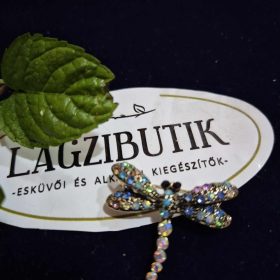 Kis szitakötő, színes bross, kitűző.