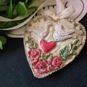 Szív galamb párral kerámiából.