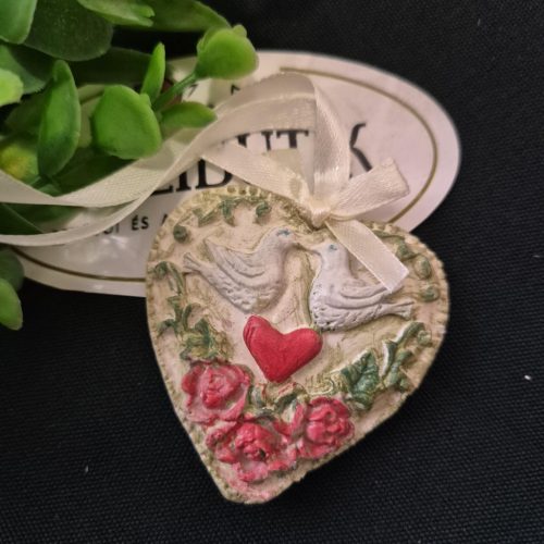 Szív galamb párral kerámiából.