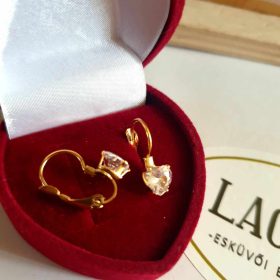   Szív köves arany színű orvosi acél fülbevaló, franciakapoccsal.