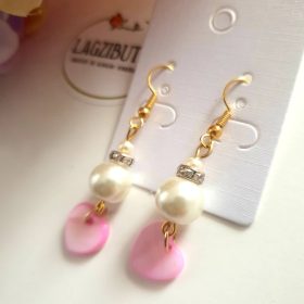   Teklagyöngyös fülbevaló rózsaszín, szív kagylógyönggyel.