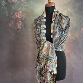 Szürke-barack színű perzsa mintás stóla.