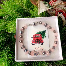   Szürke tenyésztett gyöngy-rózsakvarc karkötő, mágneskapoccsal.