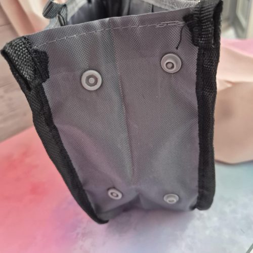 Fekete táskarendező, rendszerező.