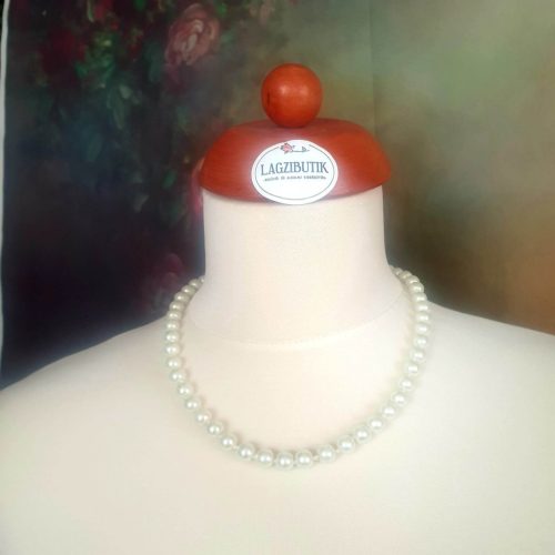 Törtfehér teklagyöngy nyaklánc, rövid fazon.