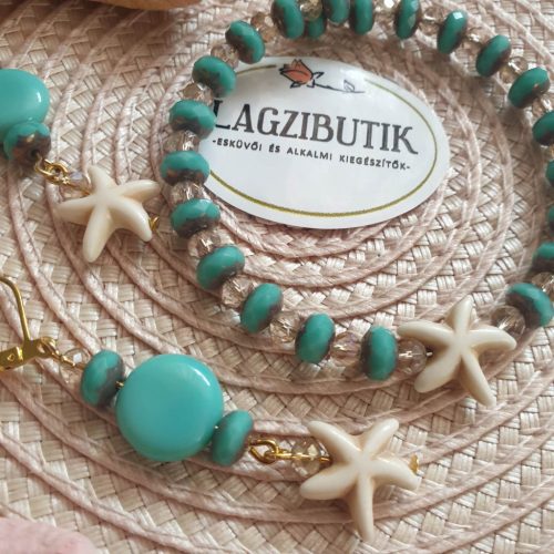 Türkizkék, tengeri csillagos karkötő-fülbevaló szett.