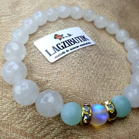   Törtfehér-türkiz ásványkarkötő, színjátszós holdkővel.