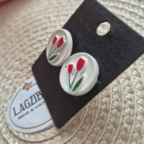 Lencse, tulipános fülbevaló.