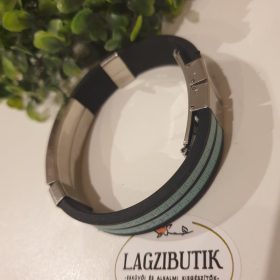   Türkiz gumi férfi karkötő, acél, skorpiós díszítéssel.