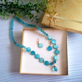 Türkiz kagylógyöngy-üveggyöngy szett.