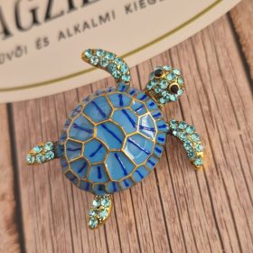 Türkiz teknős kitűző.