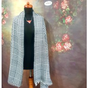 Tyúkláb mintás stóla, sál kockákkal.