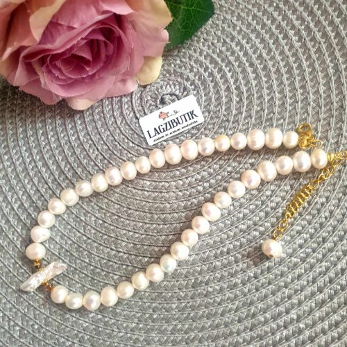 Valódi gyöngy nyaklánc, biwa gyöngyszemmel, swarovski díszítéssel.