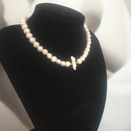 Valódi gyöngy nyaklánc, biwa gyöngyszemmel, swarovski díszítéssel.