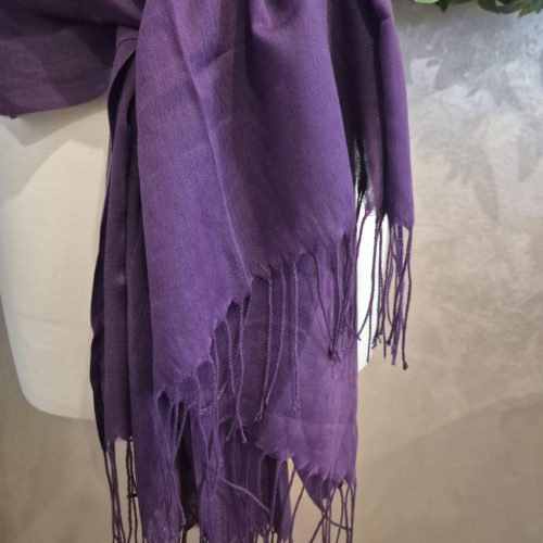 Vékony rojtos stóla, több színben.