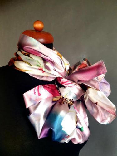 Szatén, kék-rózsaszín virágos kendő, stóla.