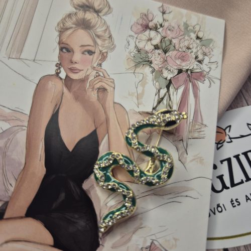 Kígyó, zöld köves kitűző.