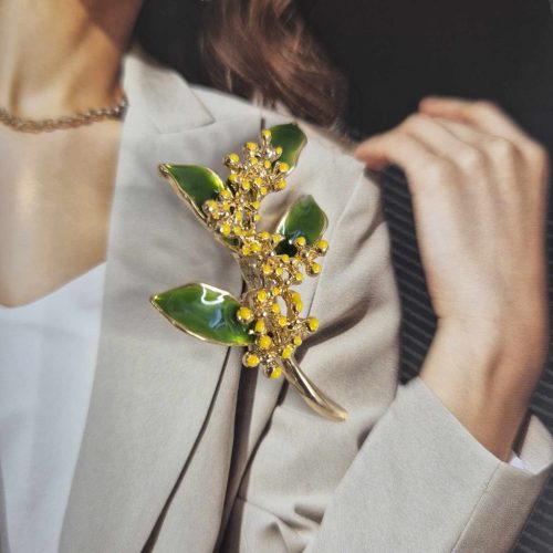 Zöld-arany, leveles ág bross, kitűző.